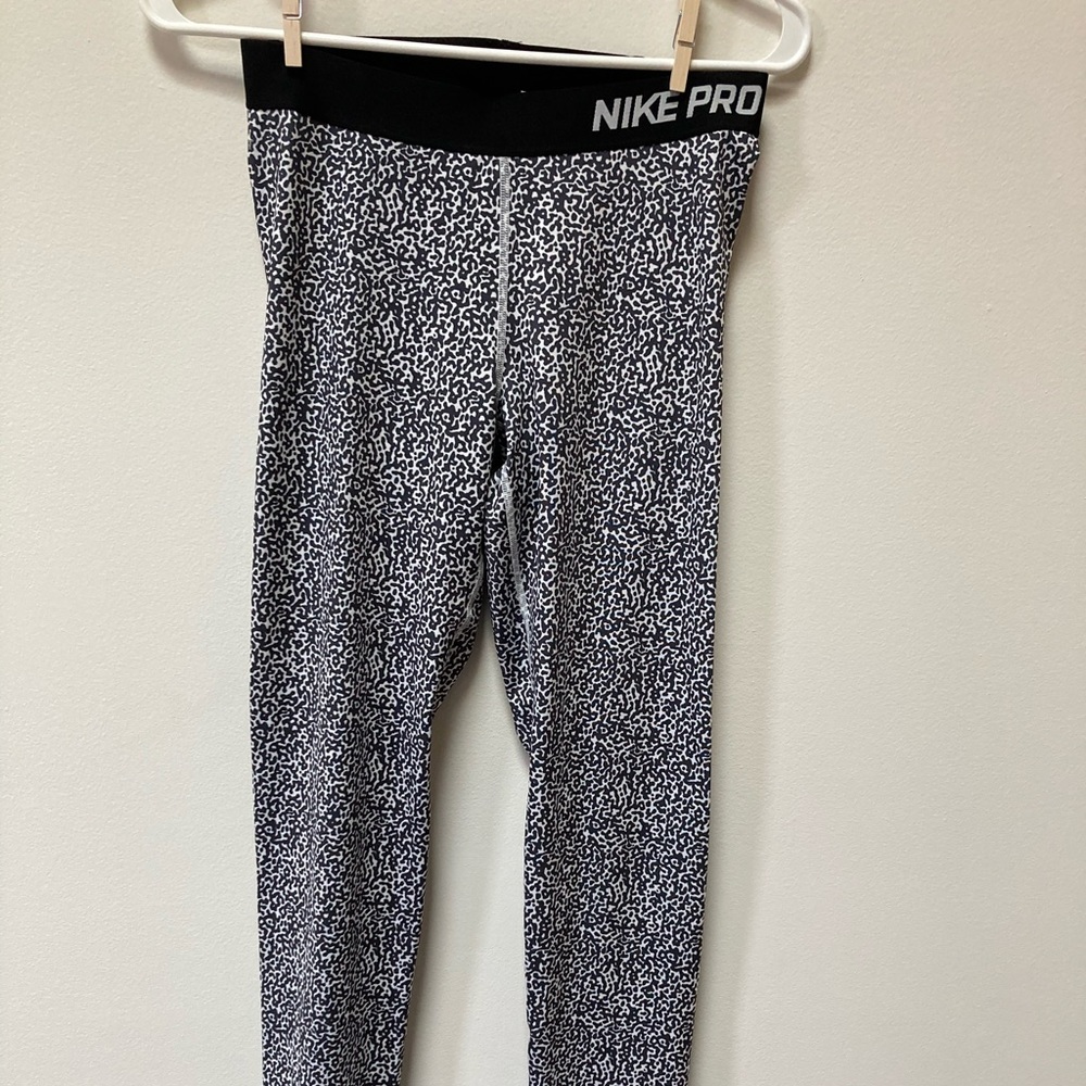 Nike pros legging black and white print legging